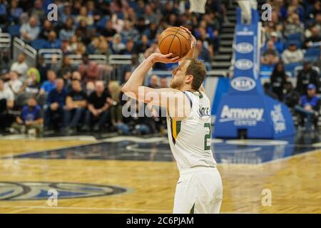 Joe Ingles, d'Utah Jazz, tire trois points. (Amway Centre à Orlando le vendredi 4 janvier 2020) photo : Marty Jean-Louis Banque D'Images