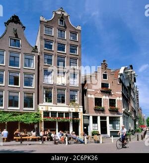 Amsterdam, Hollande-juillet 09,2009: Petit café extérieur et restaurant au Noordermarkt (marché du Nord) Amsterdam, pays-Bas. Banque D'Images
