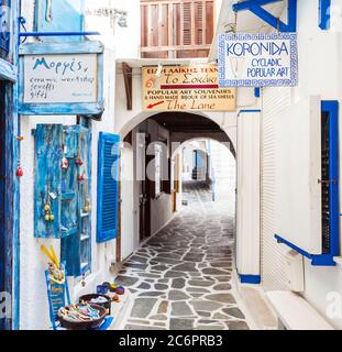 L'île de Naxos, Grèce - 24 octobre 2016 : des magasins de souvenirs dans la vieille ville de Naxos Kastro, l'île de Naxos en Grèce Banque D'Images