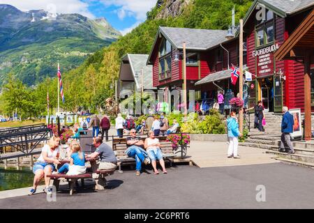 OSLO, Norvège - 29 juillet 2017 : Geiranger est un petit village touristique dans la région de Sunnmore en Norvège. Geiranger se trouve au Geirangerfjord. Banque D'Images