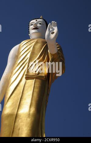 Statue du Bouddha à Wat Phra That Doi Kham, Chiang Mai, Thaïlande Banque D'Images