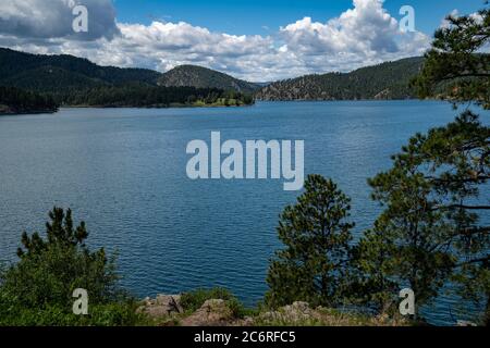 Lac Pactola et réservoir dans les Black Hills du Dakota du Sud en été Banque D'Images