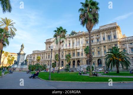 Piazza Cavour, Corte Suprema di Cassazione (Cour suprême de cassation), place publique du Palais de Justice, Rome, Italie Banque D'Images