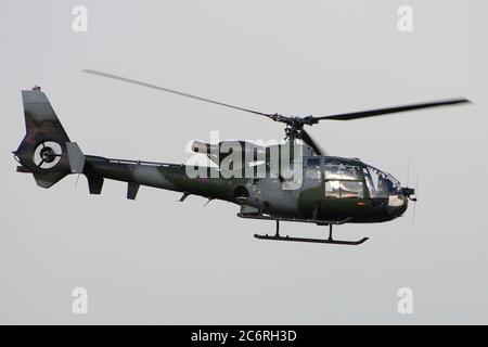 ZB689, une Gazelle Westland AH1 de l'Armée de l'air, à l'Aéroport International de Prestwick au cours de l'exercice Joint Warrior 14-2. Banque D'Images