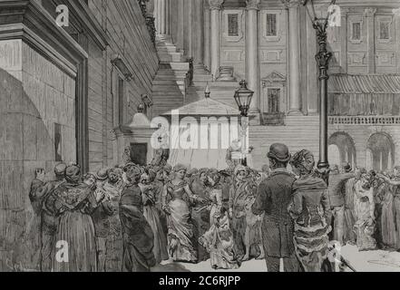 María de las Mercedes de Orleans y Borbón (1860-1878). Reina de España, esposa de Alfonso XII Fallecimiento de la reina Doña María de las Mercedes. Madrid. Entrada del público en el Palacio Real por la puerta de la Escalera de Cáceres, para visitar el cadáver de la reina. Grabado por Capuz. La Ilustración Española y Americana,1878. Banque D'Images
