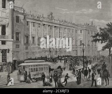 María de las Mercedes de Orleans y Borbón (1860-1878). Reina de España, esposa de Alfonso XII Fallecimiento de la reina Doña María de las Mercedes. Madrid. Salida del público por la Puerta del Príncipe, después de haber visitado el cadáver de la reina. Grabado por Ovejero. La Ilustración Española y Americana,1878. Banque D'Images