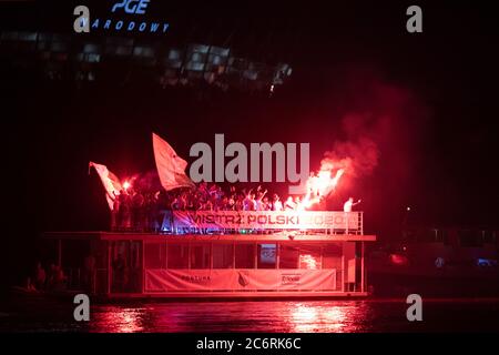 Varsovie, Pologne. 11 juillet 2020. Équipe de football Legia Varsovie les joueurs sont vus sur un bateau à la Vistule pendant les célébrations.Legia Varsovie a gagné le 14ème titre de Championnat polonais (Ligue Ekstraklasa polonaise) dans l'histoire. Crédit : SOPA Images Limited/Alamy Live News Banque D'Images