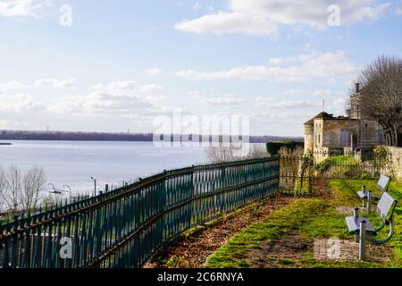 Bourg sur Gironde ville française au bord de la Garonne dordogne Banque D'Images