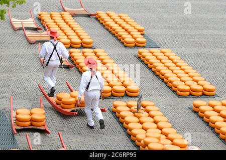 Marché traditionnel du fromage à Alkmaar, pays-Bas Banque D'Images