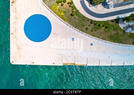 Zadar célèbres sites vue aérienne. Salutations au soleil et aux organes de la mer vue d'en haut. Dalmatie de Croatie Banque D'Images