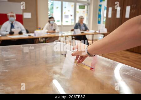 Varsovie, Mazovie, Pologne. 12 juillet 2020. Élection présidentielle en Poland.in la photo: Vote citoyen crédit: Hubert Mathis/ZUMA Wire/Alay Live News Banque D'Images