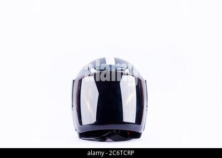 casque de moto sur fond blanc casque objet de sécurité isolé Banque D'Images
