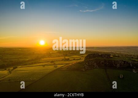 Almscliffe Crag, ou Almscliffe Crag est un affleurement de Millstone Grit au sommet d'une petite colline près du village de North Rigton, près de Leeds et Harrogate Banque D'Images