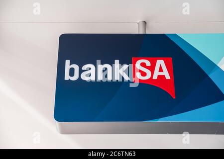 Adélaïde, Australie méridionale - 17 août 2019 : logo de la succursale BankSA au-dessus de l'entrée du centre commercial Unley Banque D'Images