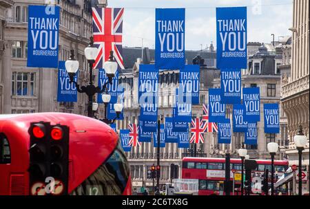 Londres, Royaume-Uni. 12 juillet 2020. Bannières NHS "Merci" dans Regent Street Credit: Tommy London/Alay Live News Banque D'Images