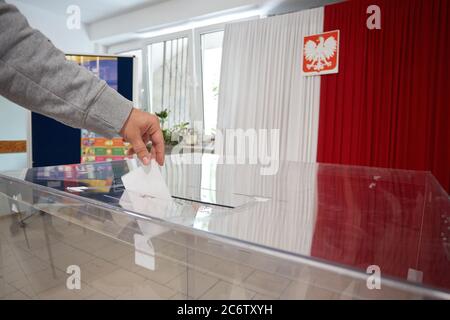 Varsovie, Mazovie, Pologne. 12 juillet 2020. Élection présidentielle en Poland.in la photo: Vote citoyen crédit: Hubert Mathis/ZUMA Wire/Alay Live News Banque D'Images