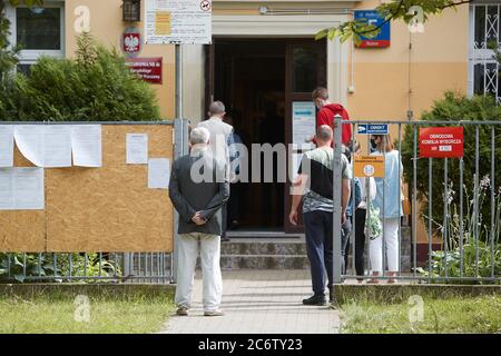 Varsovie, Mazovie, Pologne. 12 juillet 2020. Élection présidentielle en Poland.in la photo: Vote citoyen crédit: Hubert Mathis/ZUMA Wire/Alay Live News Banque D'Images