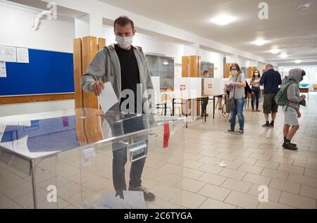 Varsovie, Mazovie, Pologne. 12 juillet 2020. Élection présidentielle en Poland.in la photo: Vote citoyen crédit: Hubert Mathis/ZUMA Wire/Alay Live News Banque D'Images