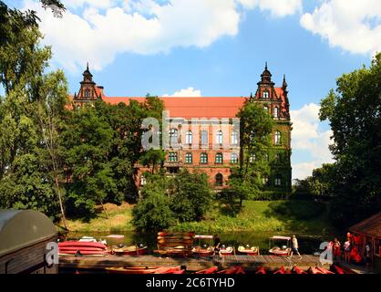 Vue d'été du Musée national (Muzeum Narodowe) avec la baie de Gondola (Zatoka Gondoli). Wroclaw. Pologne. Banque D'Images