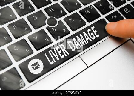 Écriture conceptuelle montrant des lésions hépatiques. Concept signifiant tout trouble de la cirrhose du foie ou cicatrisation de la touche de clavier PC du foie avec pointi Banque D'Images