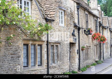 Le château de Combe est un village et une paroisse civile dans le domaine de beauté naturelle des Cotswolds dans le Wiltshire. Angleterre, Royaume-Uni, 11 juillet 2020 Banque D'Images