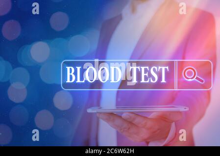 Test sanguin du texte d'écriture. Photo conceptuelle extrait un échantillon de sang d'un organisme pour réaliser une analyse de laboratoire recherche Web informations numériques f Banque D'Images