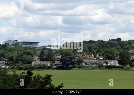 Vue sur Langley Vale, Surrey, avec piste de course d'Epsom Downs en arrière-plan, printemps 2020 Banque D'Images