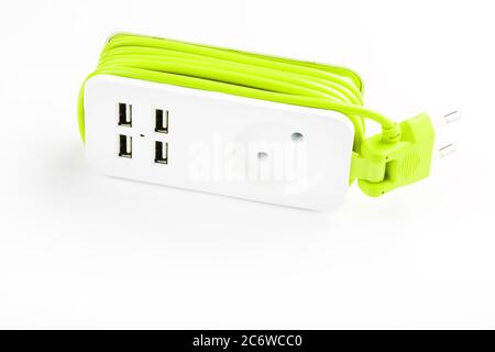 Rallonge Power Strip USB pour charger des gadgets et des appareils électroniques. Sur fond blanc, isolez. Espace libre Banque D'Images