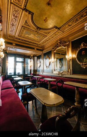 Intérieur, Sala degli Uomini Illystri (salle des illustres hommes), Caffe Florian, Procuratie Nuove, Piazza San Marco, Venise, Vénétie, Italie Banque D'Images