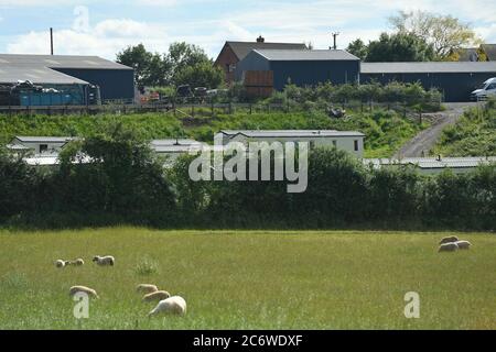 Des caravanes statiques à la ferme Rook Row de Mathon, près de Malvern, dans le Herefordshire, où 73 cas positifs de coronavirus ont été confirmés. Banque D'Images