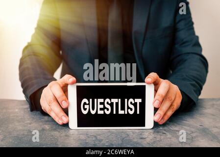 Texte écrit de mot liste d'or. Photo d'entreprise présentant la liste des personnes invitées à un événement spécifique ou particulier modèle affichant un écran noir Banque D'Images