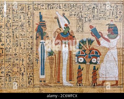 Papyrus égyptien ancien, image des dieux sur le papyrus. Banque D'Images