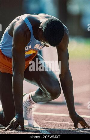 Carl Lewis (USA) en compétition aux épreuves de terrain et d'athlétisme américaines de 1984 Banque D'Images