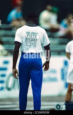 Carl Lewis (USA) en compétition aux épreuves de terrain et d'athlétisme américaines de 1988 Banque D'Images