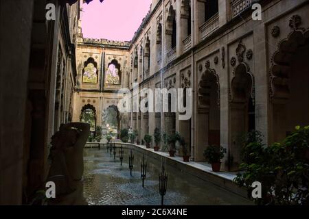 Vadodara, Inde - 16 novembre 2012 : un intérieur du palais de Lakshmi Vilas dans l'État du Gujarat, a été construit par la famille Gaekwad maratha, W Banque D'Images