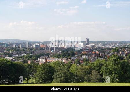 Vue sur la ville de Sheffield depuis Meersbrook Park, Angleterre Royaume-Uni, paysage urbain anglais paysage urbain le plus vert de Grande-Bretagne Banque D'Images