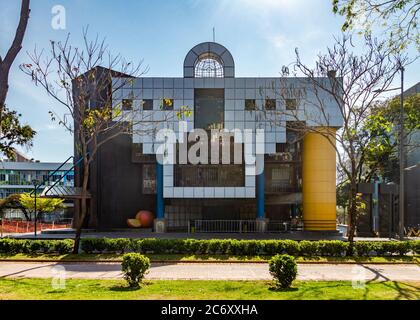 Postez le centre culturel moderne 'Rainha da Sucata' à Liberty Square à Belo Horizonte, Minas Gerais, Brésil Banque D'Images