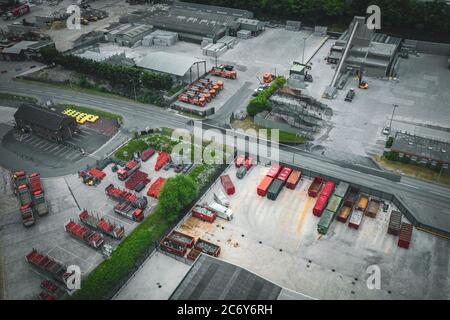 Tir de drone à haute altitude au-dessus d'un chantier de stockage de propane-butane au Royaume-Uni Banque D'Images