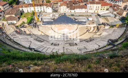 Vue de dessus de l'ancien théâtre gallo-romain de Vienne Isère France prise du Pipet belvedere Banque D'Images