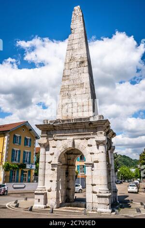 Vienne France , 11 juillet 2020 : vue verticale de la pyramide romaine un ancien monument gallo-romain à Vienne Isère France Banque D'Images