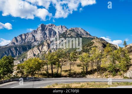 Paysage alpin des alpes françaises, Sainte Marguerite en Provence Alpes, France. Banque D'Images