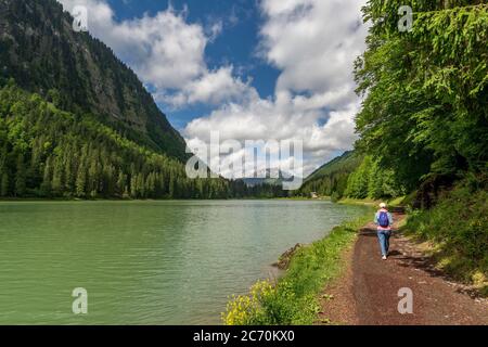 Lac de Montriond, lac alpin, Morzine, haute Savoie, Auvergne Rhône Alpes.France Banque D'Images