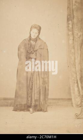 [La Comtesse à Cape avec Fringe; Serie &#xe0; la Ristori], années 1860. Banque D'Images