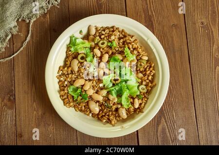 Salade méditerranéenne de Freekeh avec haricots verts et colverts Banque D'Images