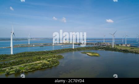 Éolienne depuis la vue aérienne, Drone vue sur le parc éolien krammersluizen Banque D'Images