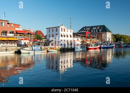 Warnemunde, Allemagne paysage urbain sur Alte Strom ancien canal. Banque D'Images