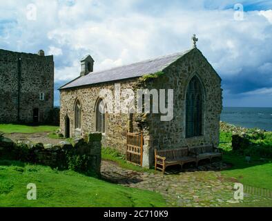Découvrez la NNW de la C14ème chapelle dédiée à St Cuthbert sur l'île Inner Farne au large de Bamburgh, Northumberland, Angleterre, Royaume-Uni, où Cuthbert vivait comme ermite. Banque D'Images