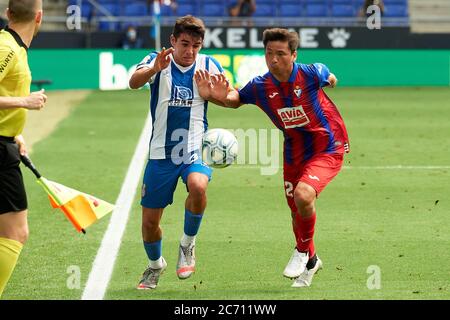 Barcelone, Espagne. 12 juillet 2020. Victor Gomez du RCD Espanyol en action avec Takashi Ilui de SD Eibar lors du match de Ligue entre le RCD Espanyol et SD Eibar au stade du RCD le 12 juillet 2020 à Barcelone, Espagne. (Photo de DAX/ESPA-Images) crédit: Agence européenne de photo sportive/Alamy Live News Banque D'Images