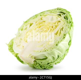 moitié de chou vert isolé sur fond blanc. Banque D'Images