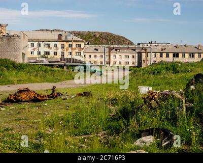 Village russe Teriberka dans le district de Kolsky de l'oblast de Mourmansk, Russie Banque D'Images